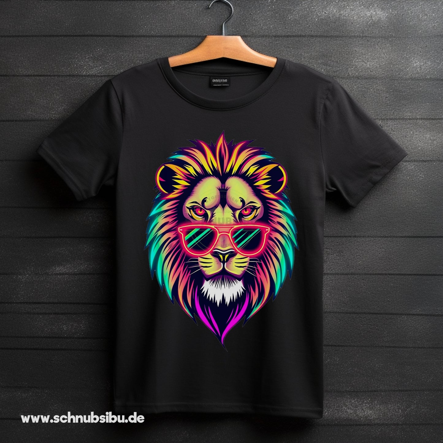 schnubsibu- Produktfoto-Mockup-Buegelbild-s-neonloewe -