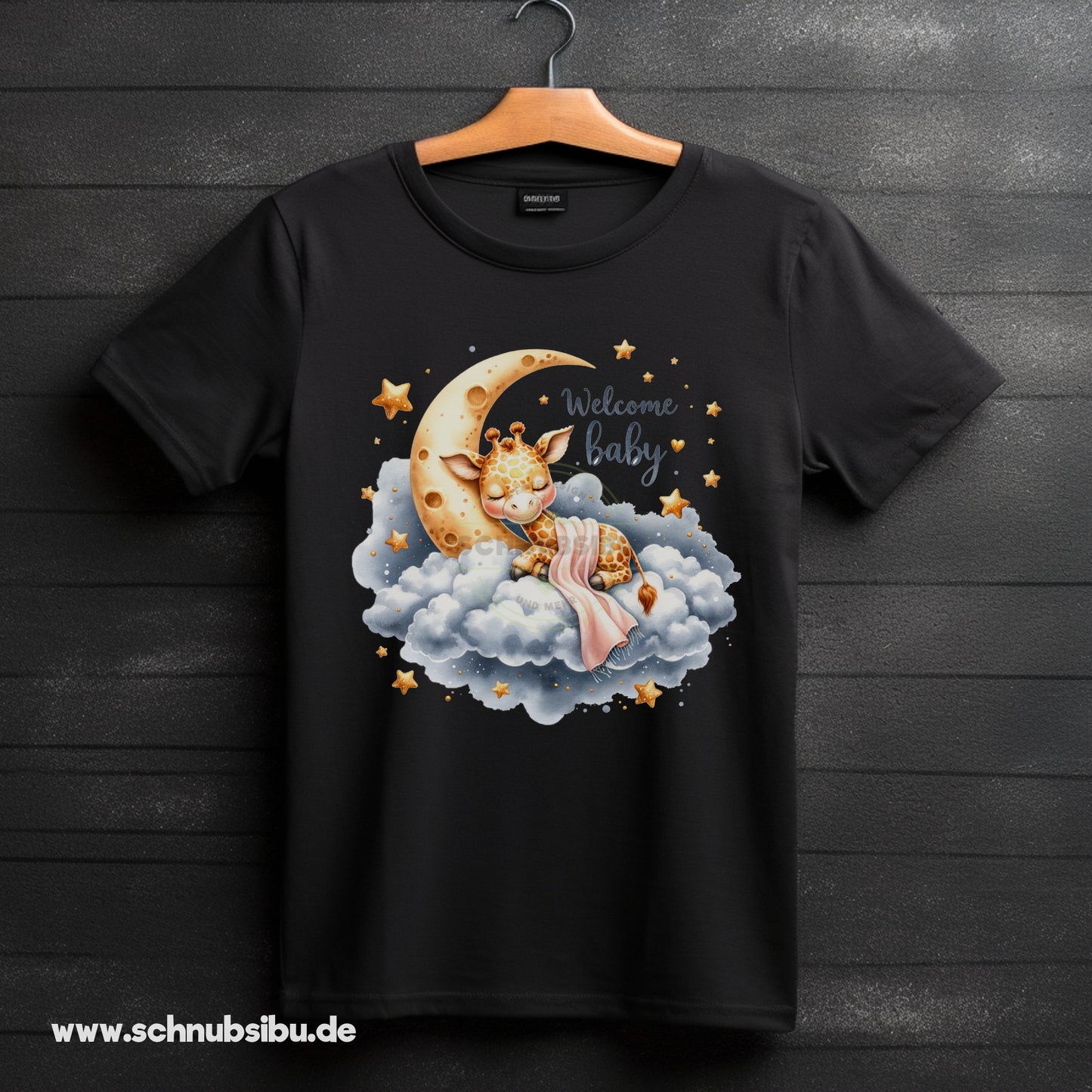 schnubsibu- Produktfoto-Mockup-Buegelbild-s-schlafendebabygiraffe -