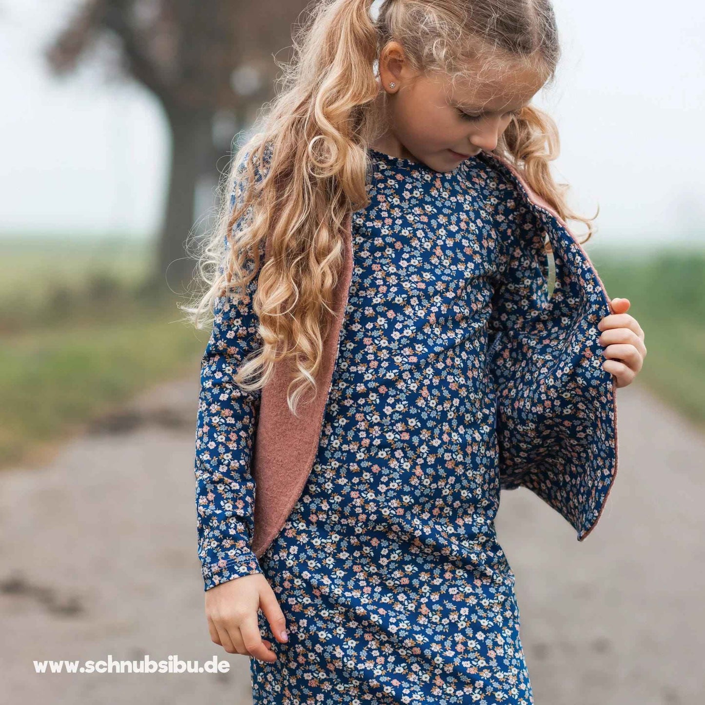 schnubsibu- Produktfoto-sf-flowersandwoodsblau -