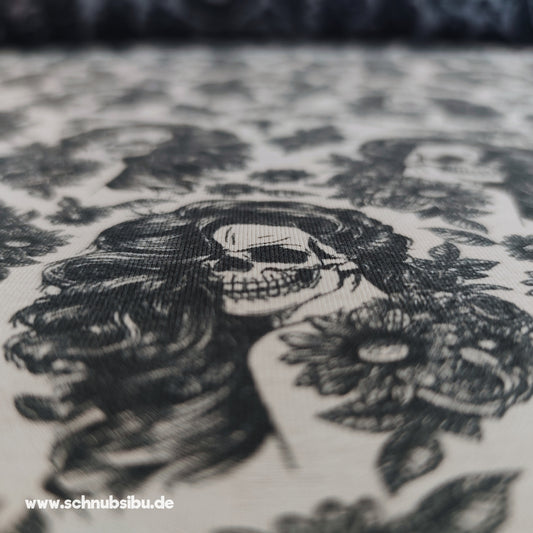 schnubsibu- Produktfoto-skullladyrraustoff_2 -