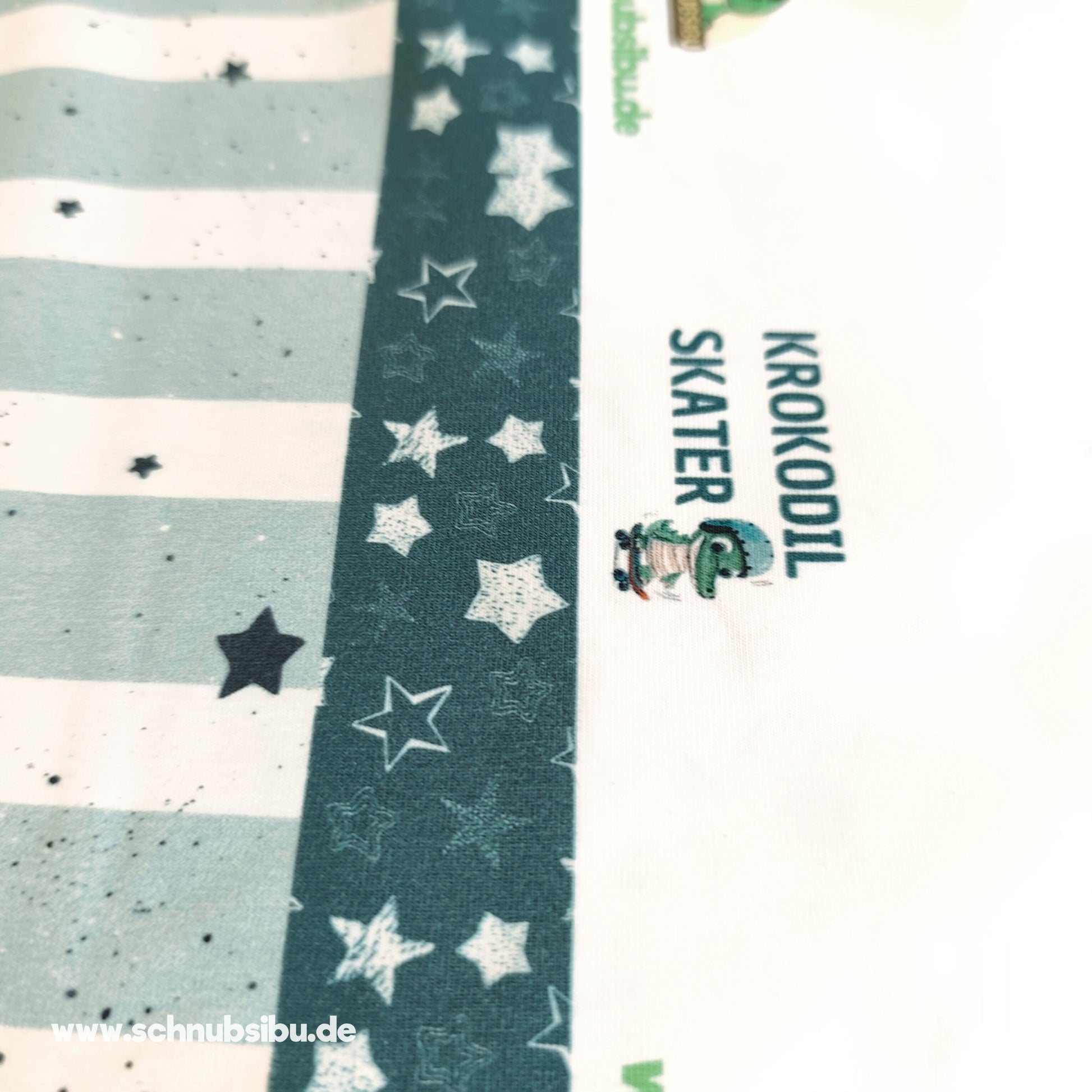 schnubsibu- Produktfoto-Stoffkrokoskaterkombi_5 -