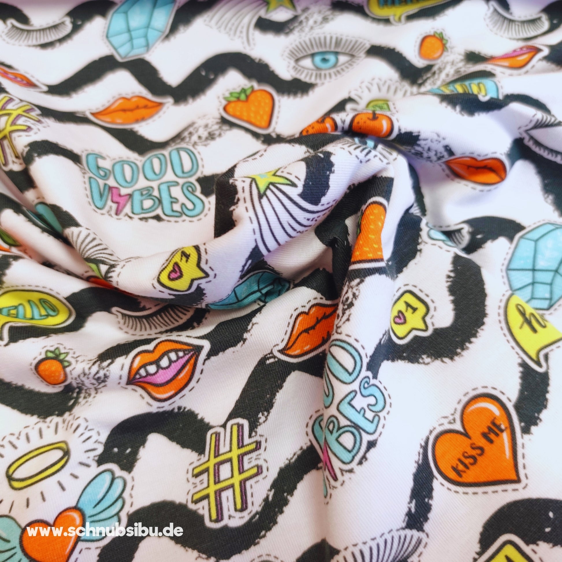 schnubsibu- Produktfoto-goodvibesbuntstoff_4 -