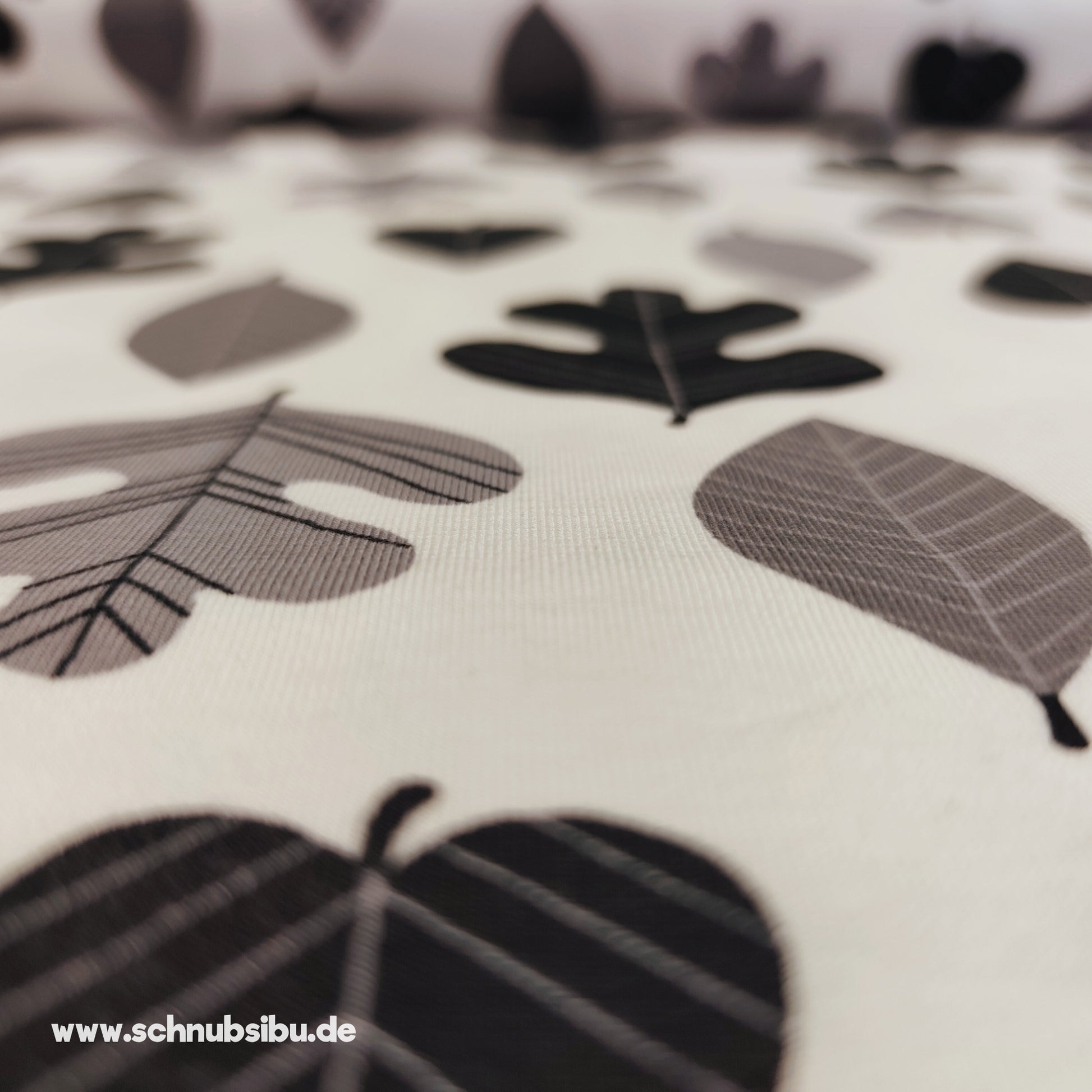 schnubsibu- Produktfoto-herbstblattweissstoff_2 -