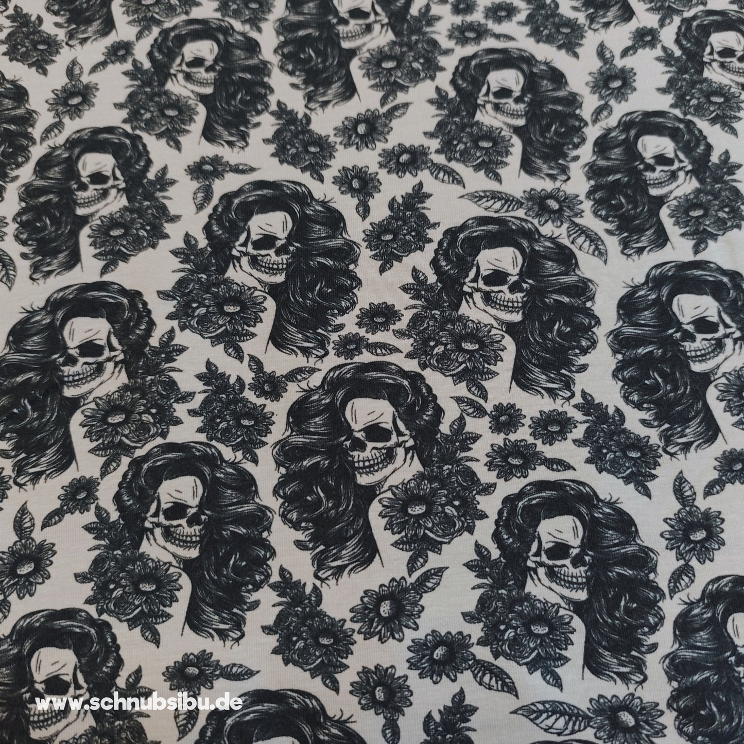 schnubsibu- Produktfoto-skullladyrraustoff_3 -