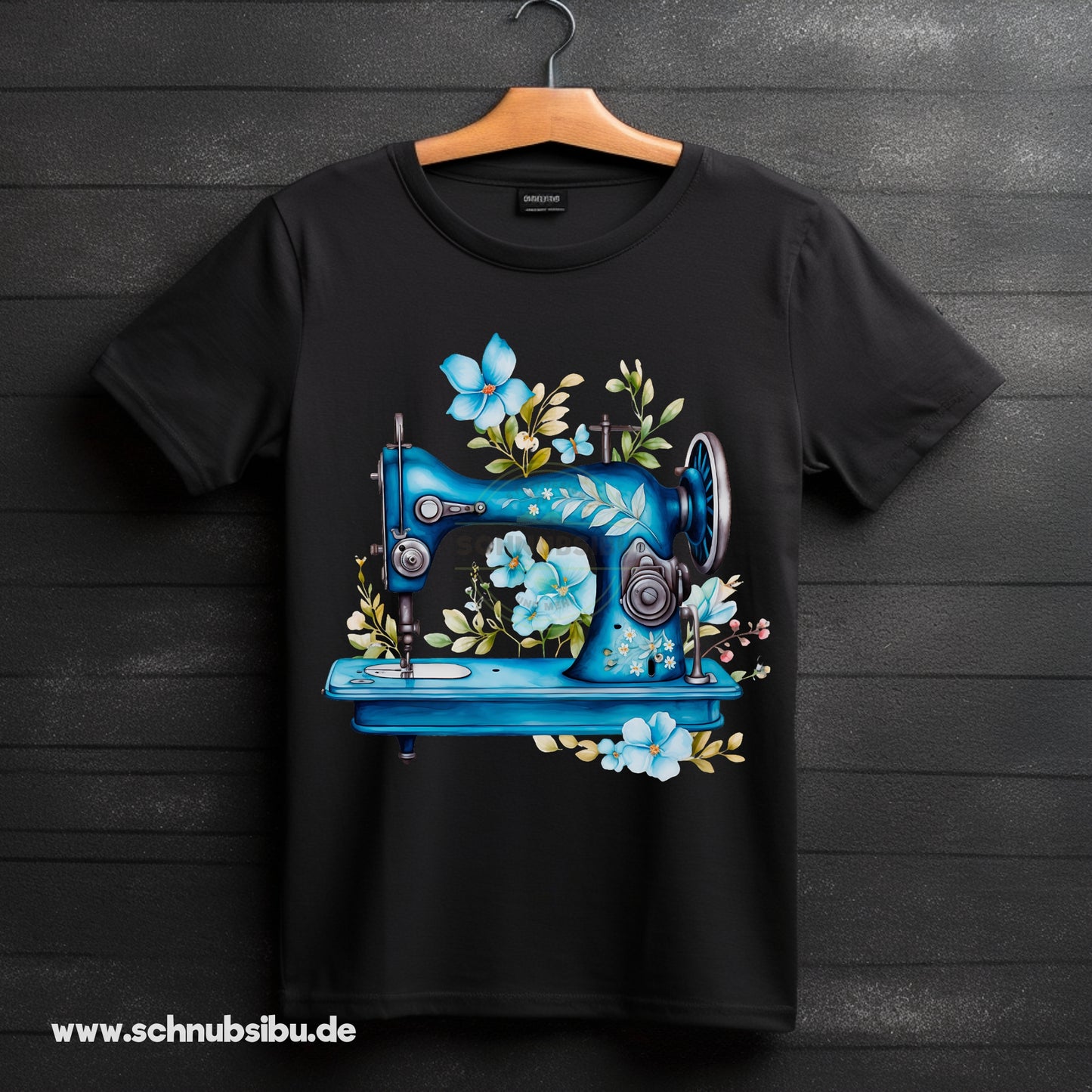 schnubsibu- Produktfoto_-_Mockup-Buegelbild-s-naehmaschineblau -