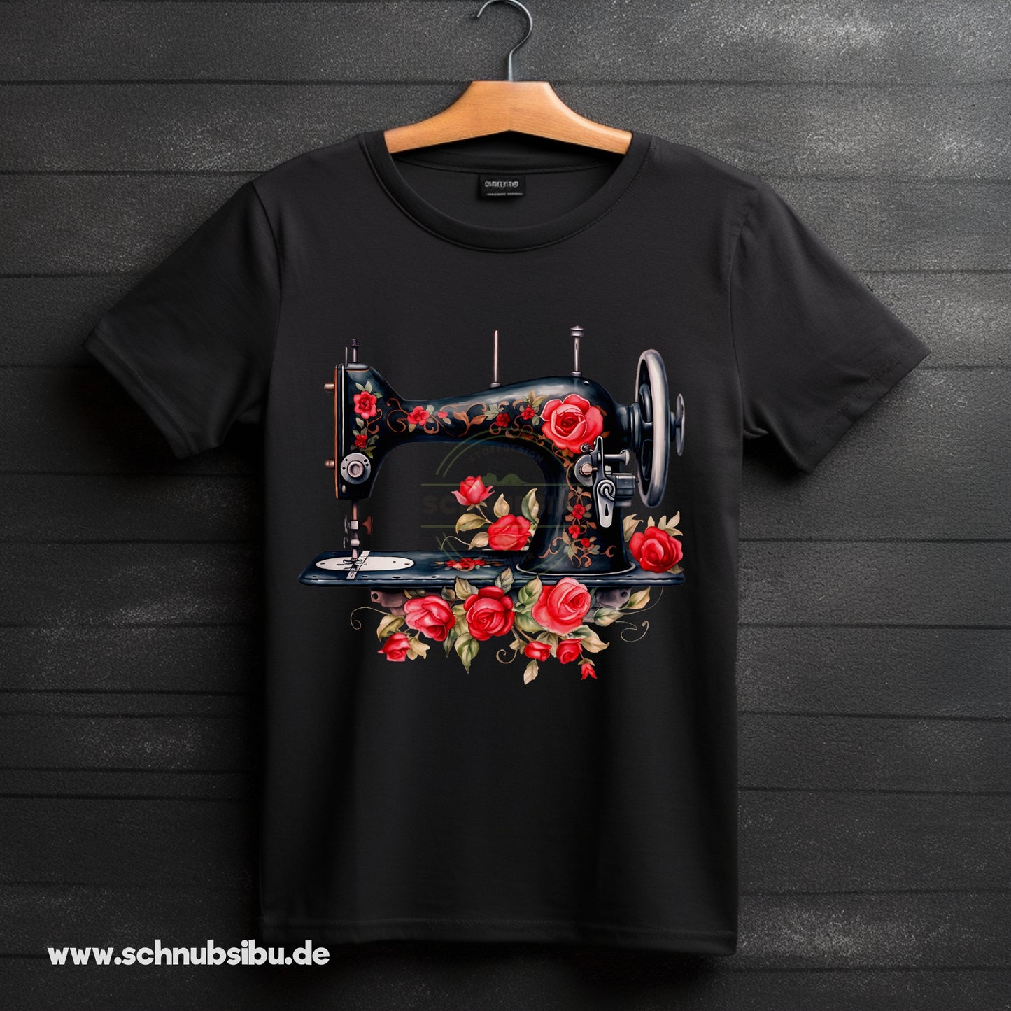 schnubsibu- Produktfoto_-_Mockup-Buegelbild-s-naehmaschineschwarz -