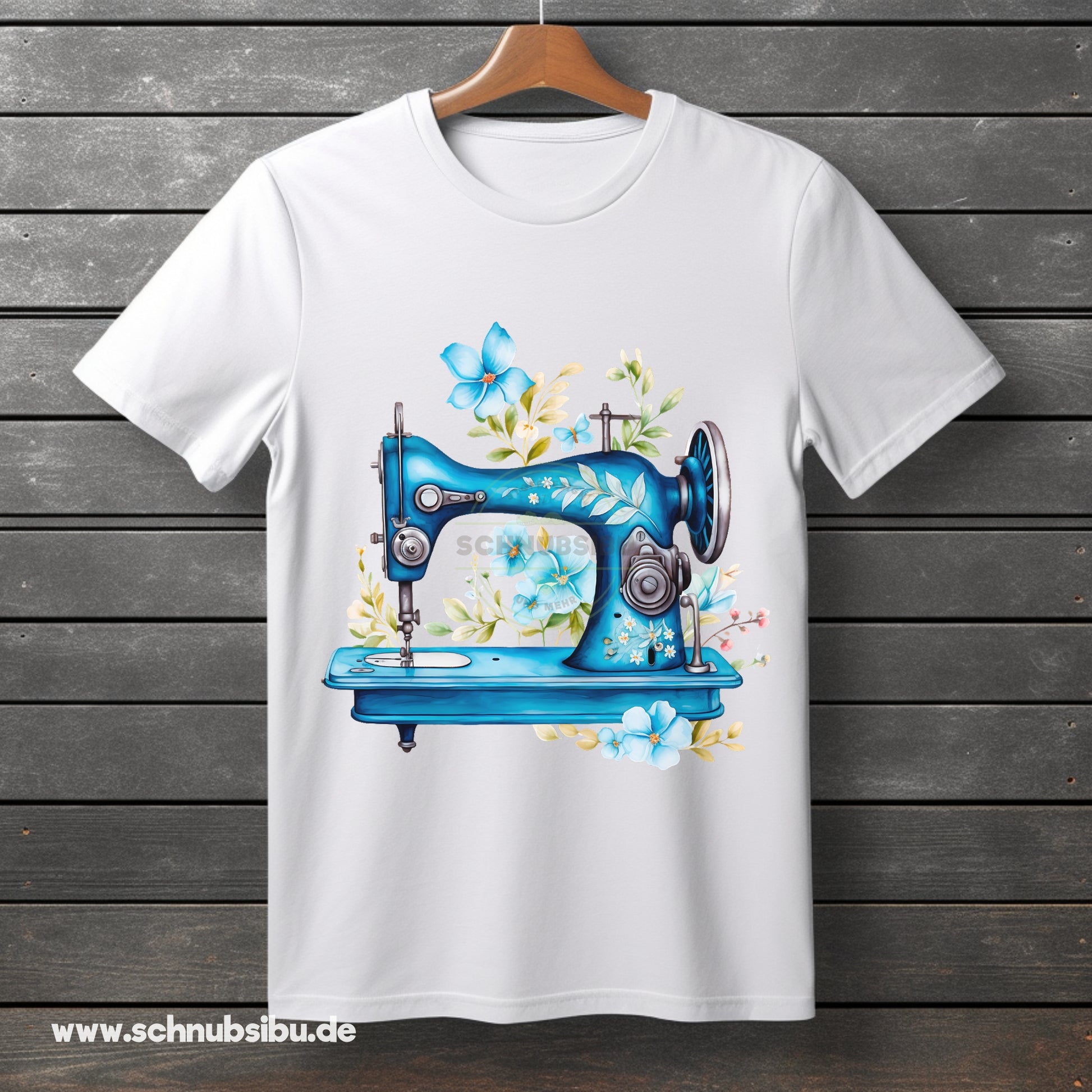 schnubsibu- Produktfoto_-_Mockup-Buegelbild-w-naehmaschineblau -