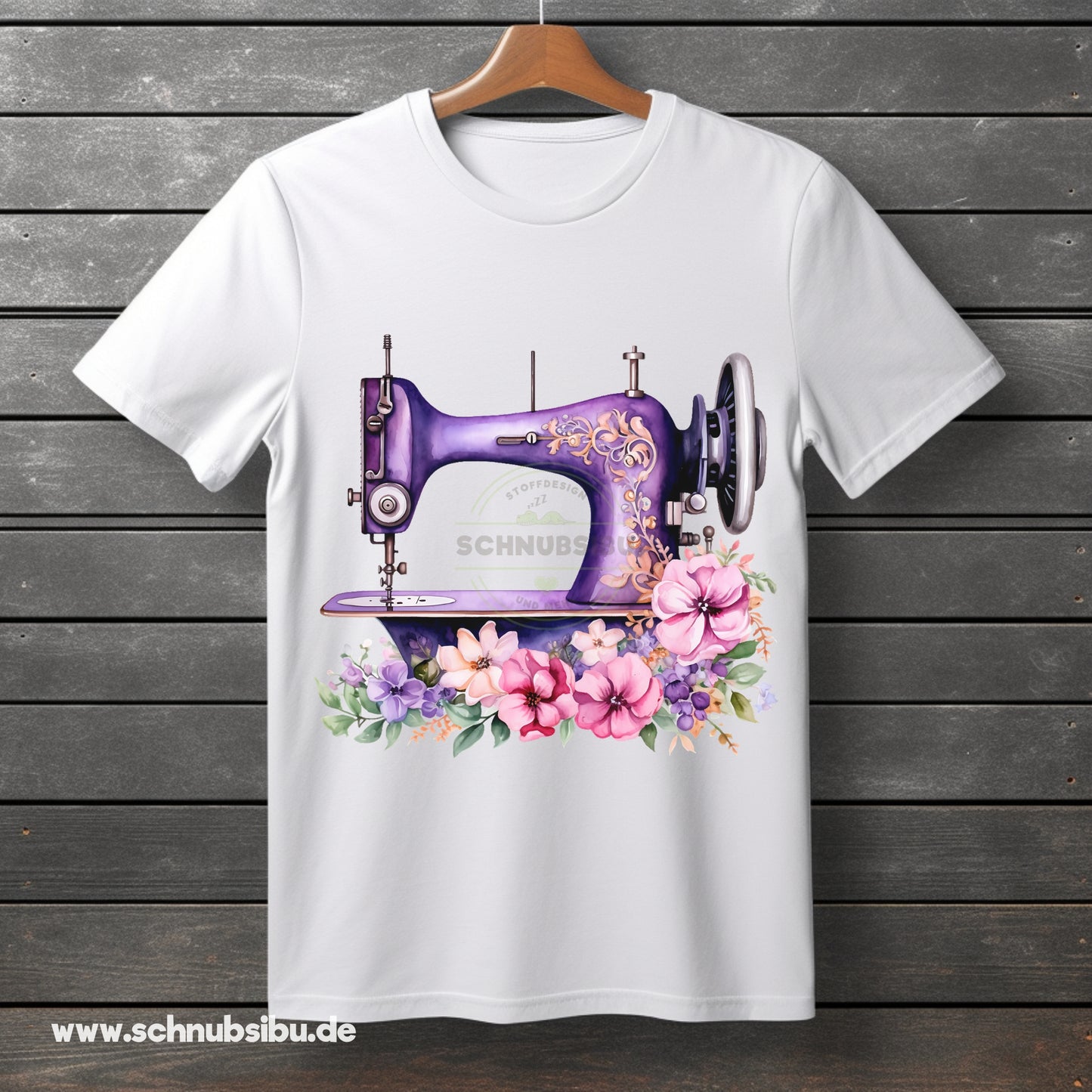 schnubsibu- Produktfoto_-_Mockup-Buegelbild-w-naehmaschinelila -