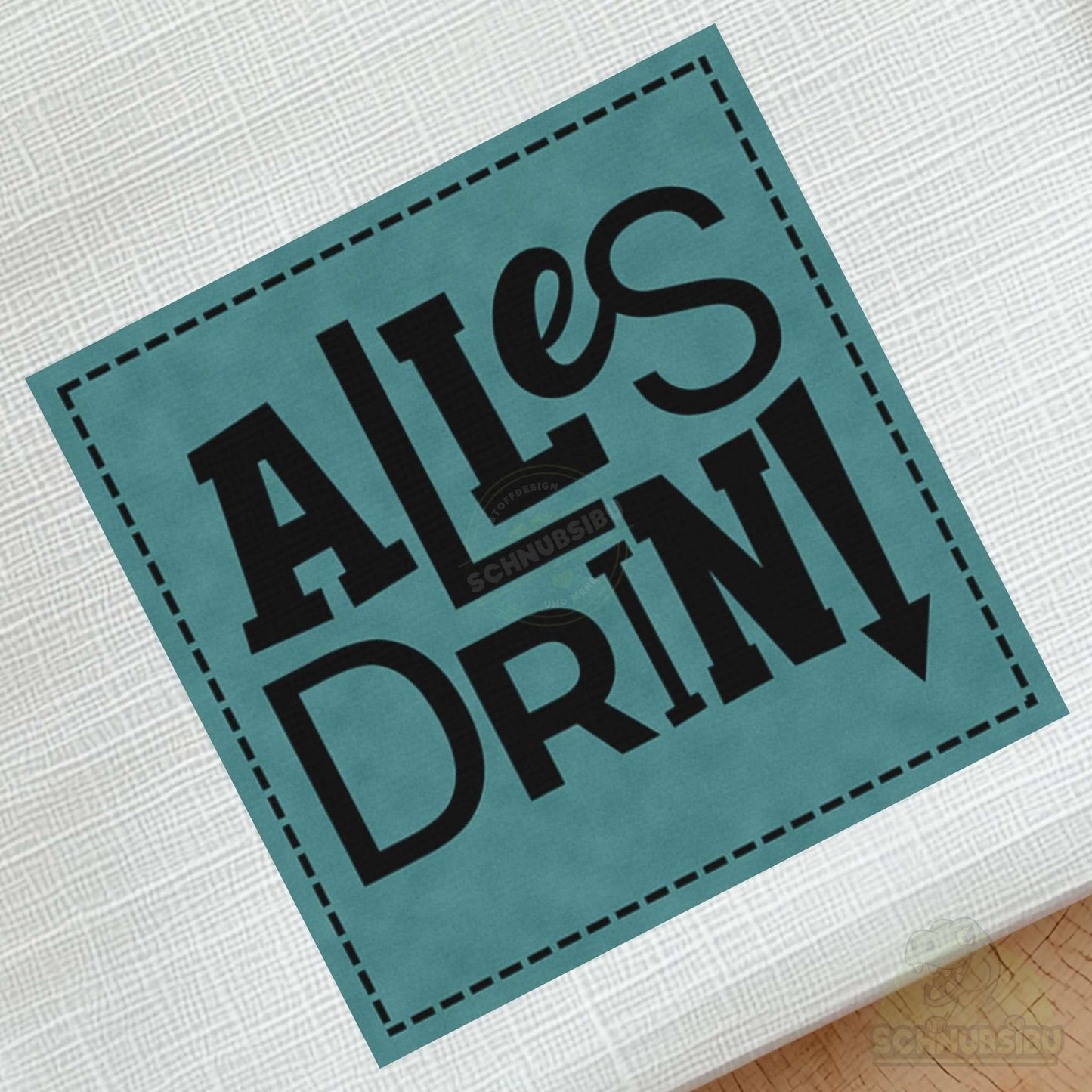 schnubsibu- schnubsibu-produktfoto-buegellabel-aufstoff-allesdrin - türkis