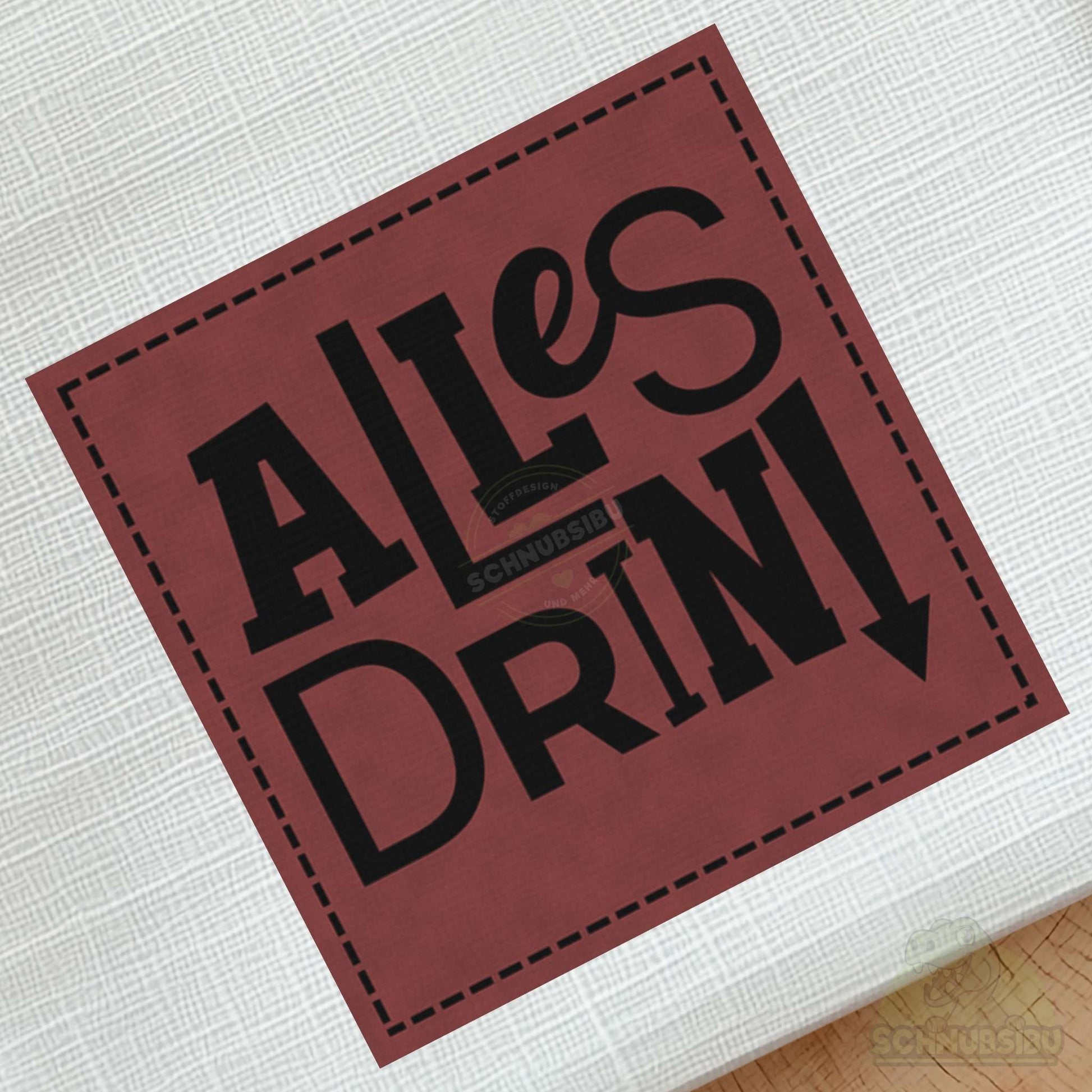 schnubsibu- schnubsibu-produktfoto-buegellabel-aufstoff-allesdrin_2 - rot