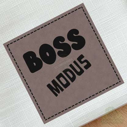 schnubsibu- schnubsibu-produktfoto-buegellabel-aufstoff-bossmodus_5 - braun