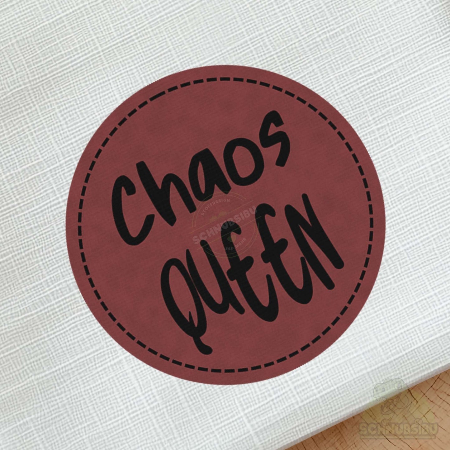 Bügel-Label "Chaos Queen" – schnelle Akzente für Kleidung & Accessoires | Schnubsibu