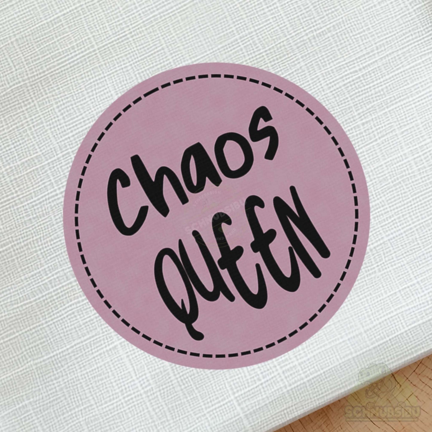 Bügel-Label "Chaos Queen" – schnelle Akzente für Kleidung & Accessoires | Schnubsibu