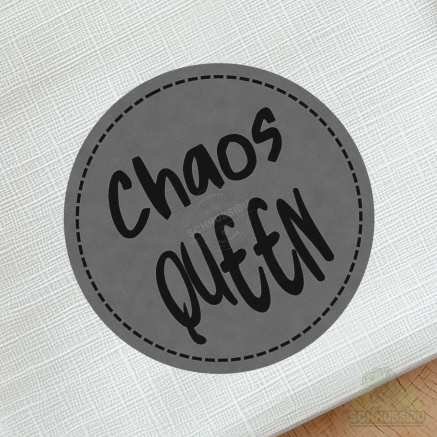 Bügel-Label "Chaos Queen" – schnelle Akzente für Kleidung & Accessoires | Schnubsibu