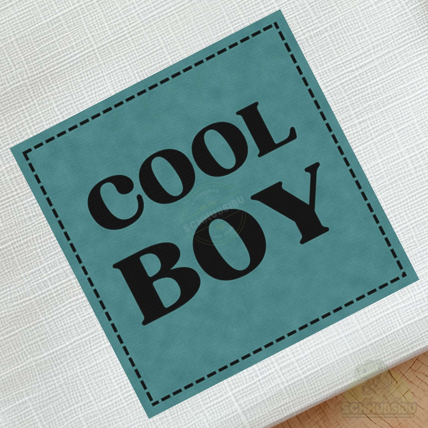 schnubsibu- schnubsibu-produktfoto-buegellabel-aufstoff-coolboy - türkis