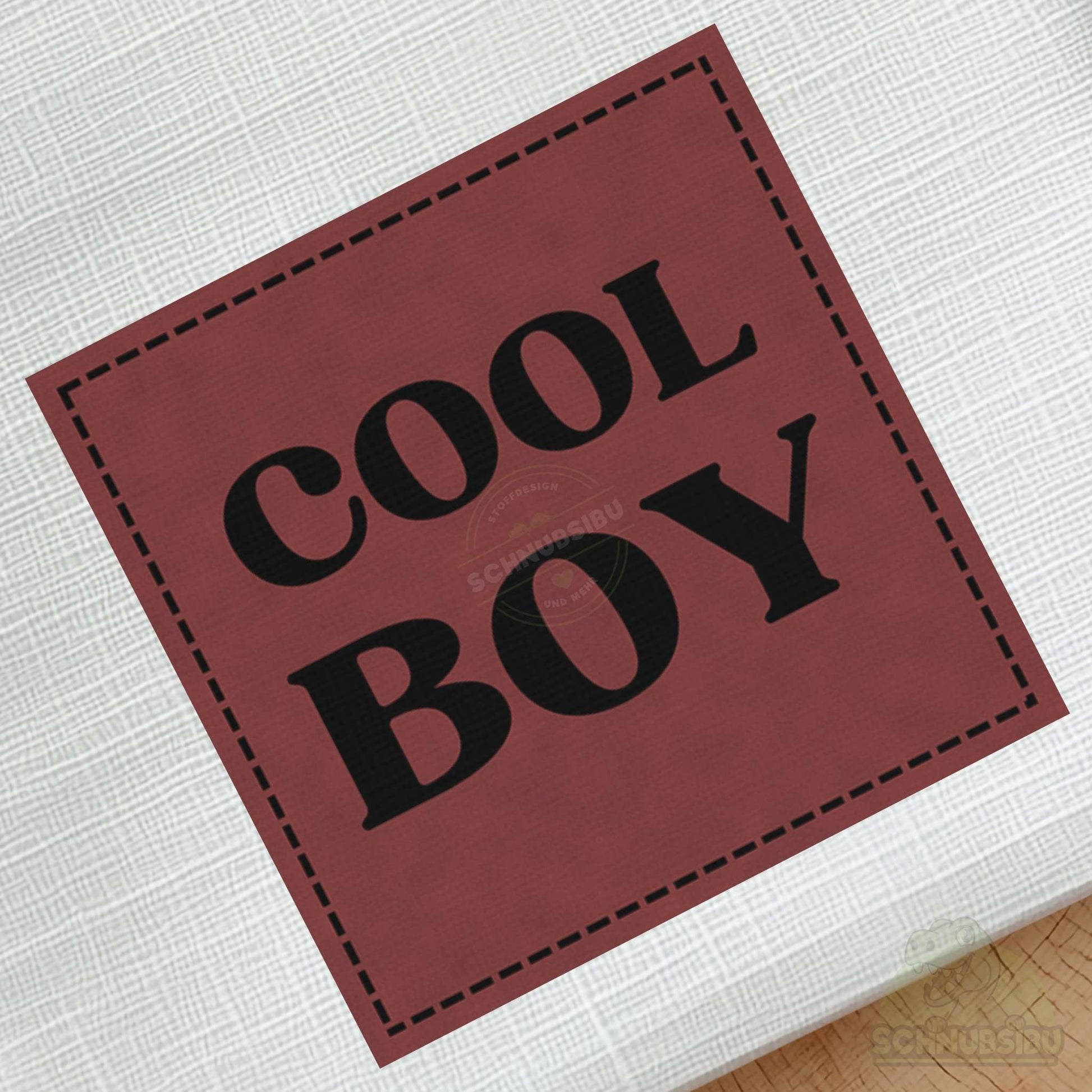 schnubsibu- schnubsibu-produktfoto-buegellabel-aufstoff-coolboy_2 - rot