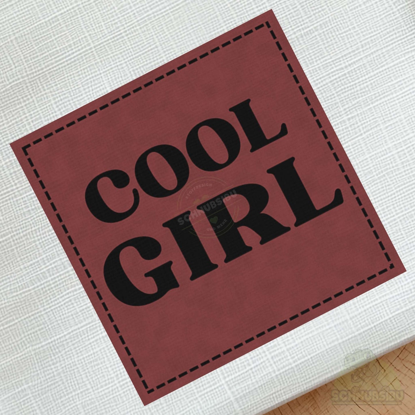 schnubsibu- schnubsibu-produktfoto-buegellabel-aufstoff-coolgirl - rot