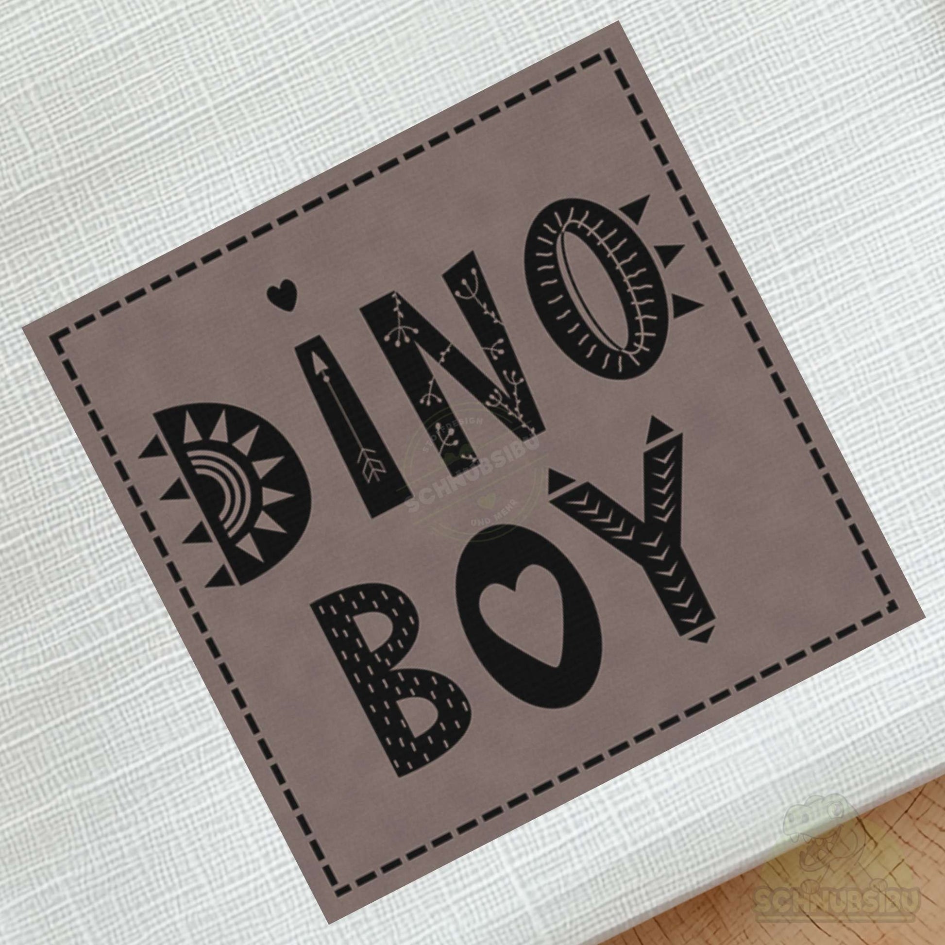 schnubsibu- schnubsibu-produktfoto-buegellabel-aufstoff-dinoboy_5 - braun