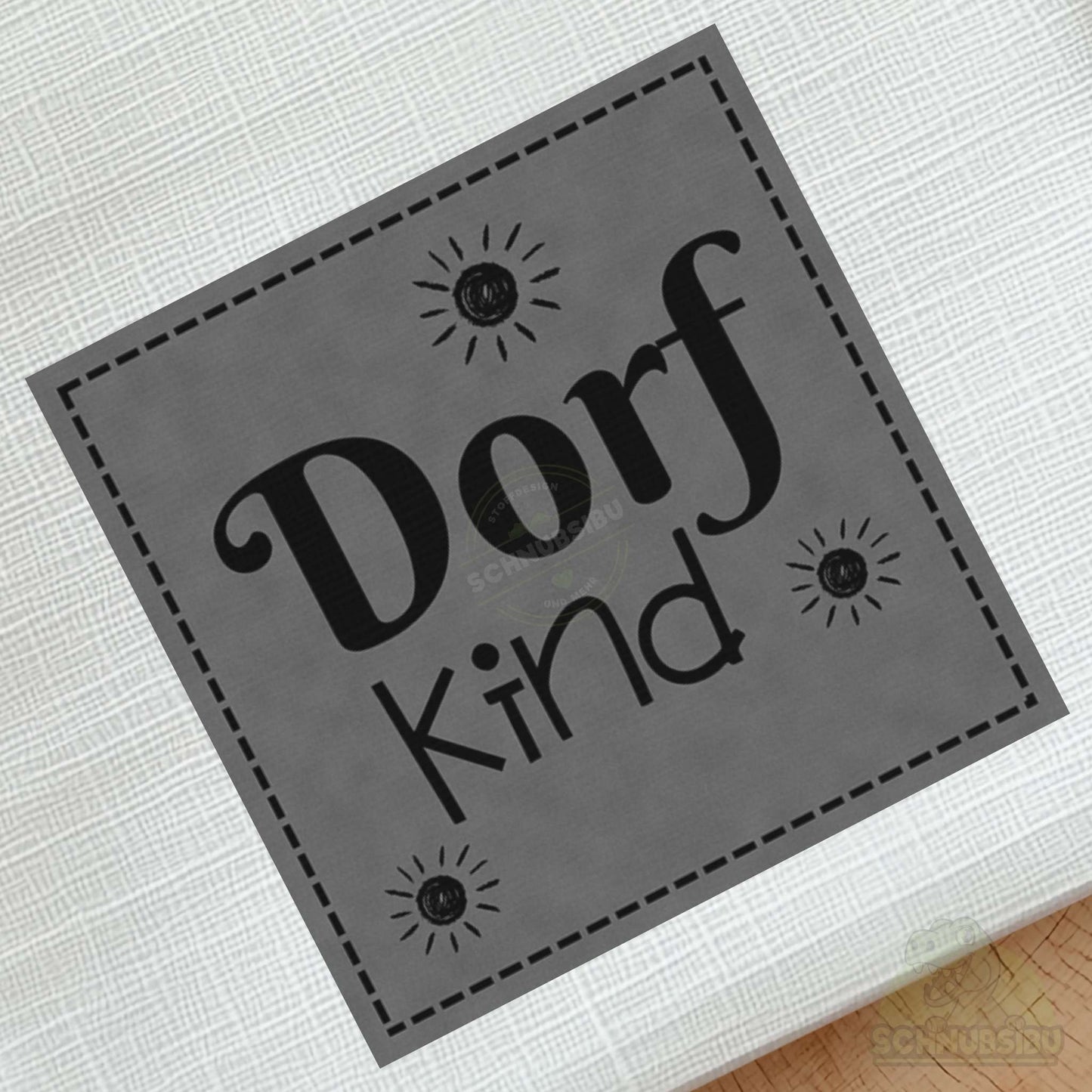 schnubsibu- schnubsibu-produktfoto-buegellabel-aufstoff-dorfkind_4 - grau