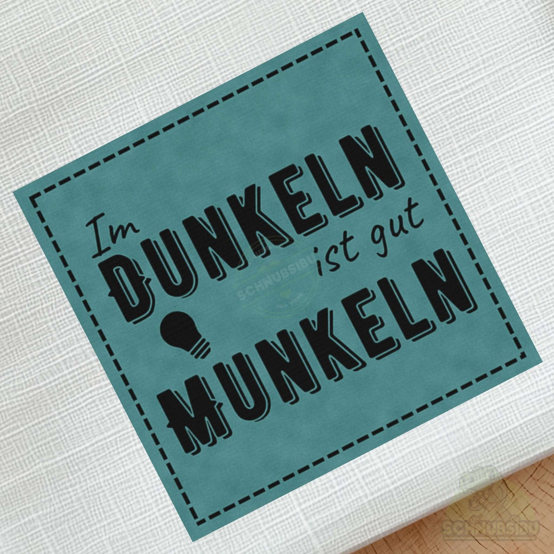 schnubsibu- schnubsibu-produktfoto-buegellabel-aufstoff-dunkelnmunkeln - türkis