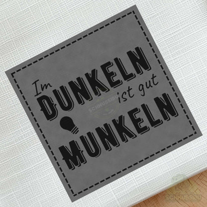 schnubsibu- schnubsibu-produktfoto-buegellabel-aufstoff-dunkelnmunkeln_4 - grau