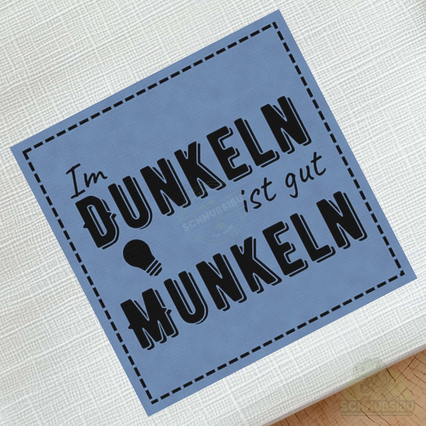 schnubsibu- schnubsibu-produktfoto-buegellabel-aufstoff-dunkelnmunkeln_5 - blau