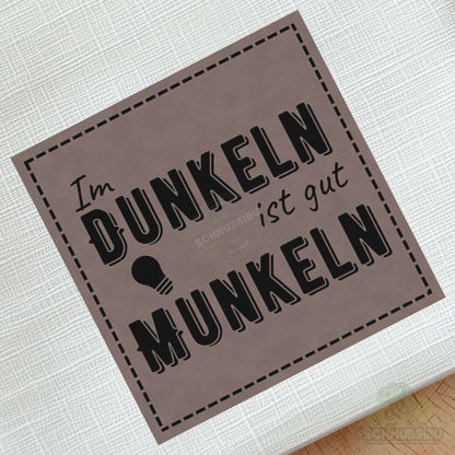 schnubsibu- schnubsibu-produktfoto-buegellabel-aufstoff-dunkelnmunkeln_6 - braun
