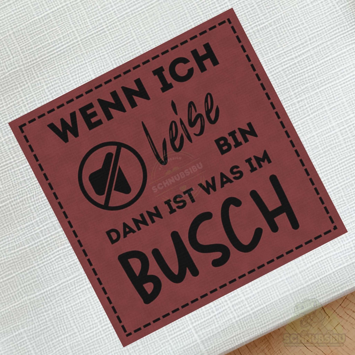 schnubsibu- schnubsibu-produktfoto-buegellabel-aufstoff-leise_2 - rot