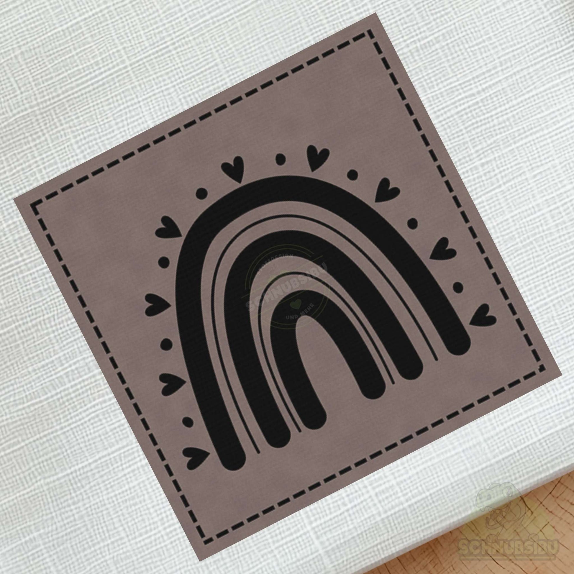 schnubsibu- schnubsibu-produktfoto-buegellabel-aufstoff-regenbogen_5 - braun
