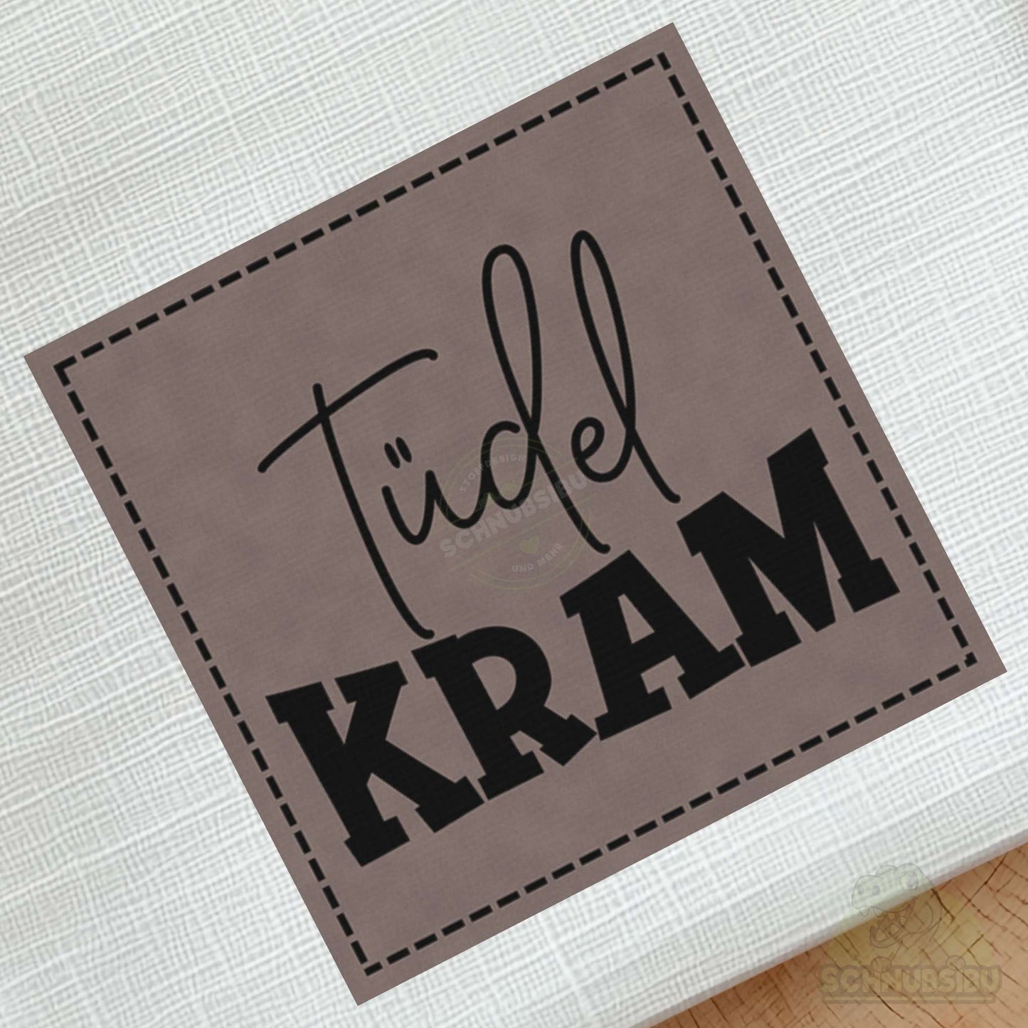 schnubsibu- schnubsibu-produktfoto-buegellabel-aufstoff-tueddelkram_5 - braun