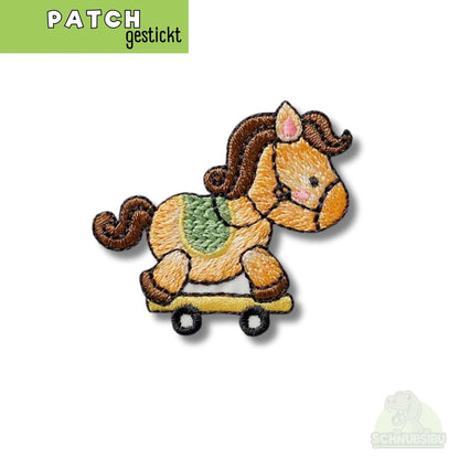 schnubsibu- schnubsibu-titelbild-patchgestickt-spielzeugpferd -